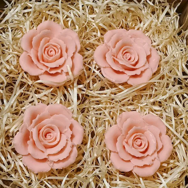 Mydlane róże 4 szt flowerbox na Dzień Mamy lub koniec roku szkolnego