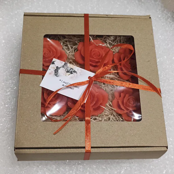 MYdlane kwiaty naturalne róże w pudełku na podziękowania