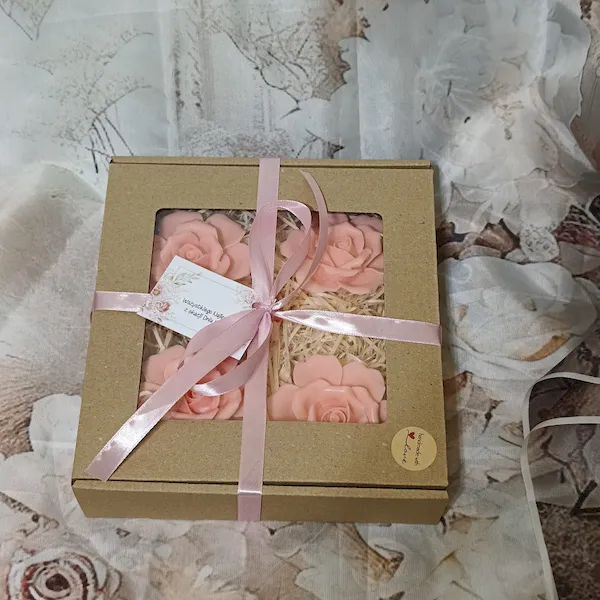 🌹 Mydlany flowerbox – zestaw róż z mydła glicerynowego, elegancki prezent na Dzień Kobiet 🎁