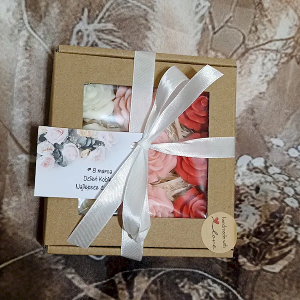 Mini mydełka różyczki 9 szt w pudełku na prezent podziękowania
