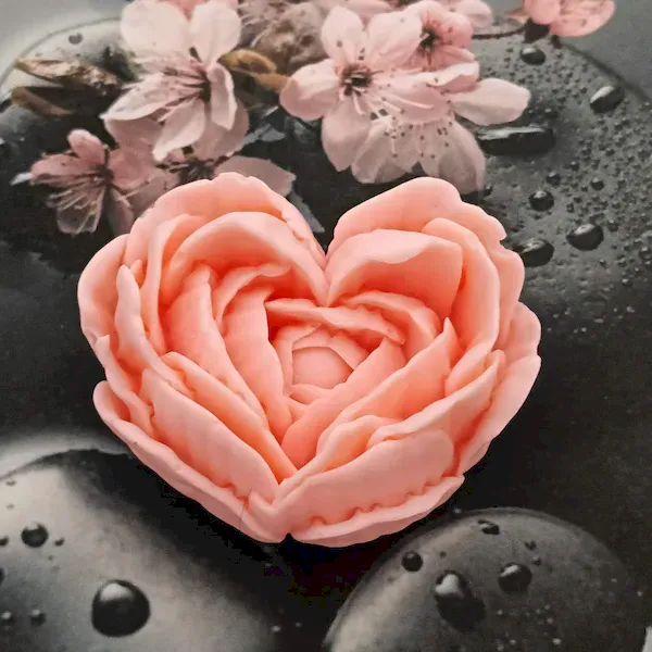 To idealny wybór na prezent z okazji Dnia Mamy, ponieważ piwonia jest często kojarzona z miłością matczyną i elegancją