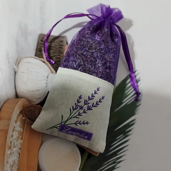 Woreczki z organzy z suszoną lawendą naturalną