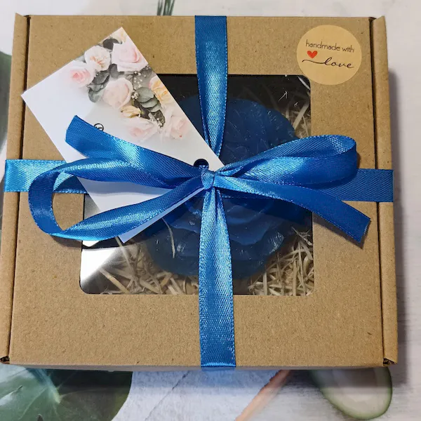 Ręcznie wykonana mydlana piwonia w pudełku prezentowym, inspirowana zapachem perfum